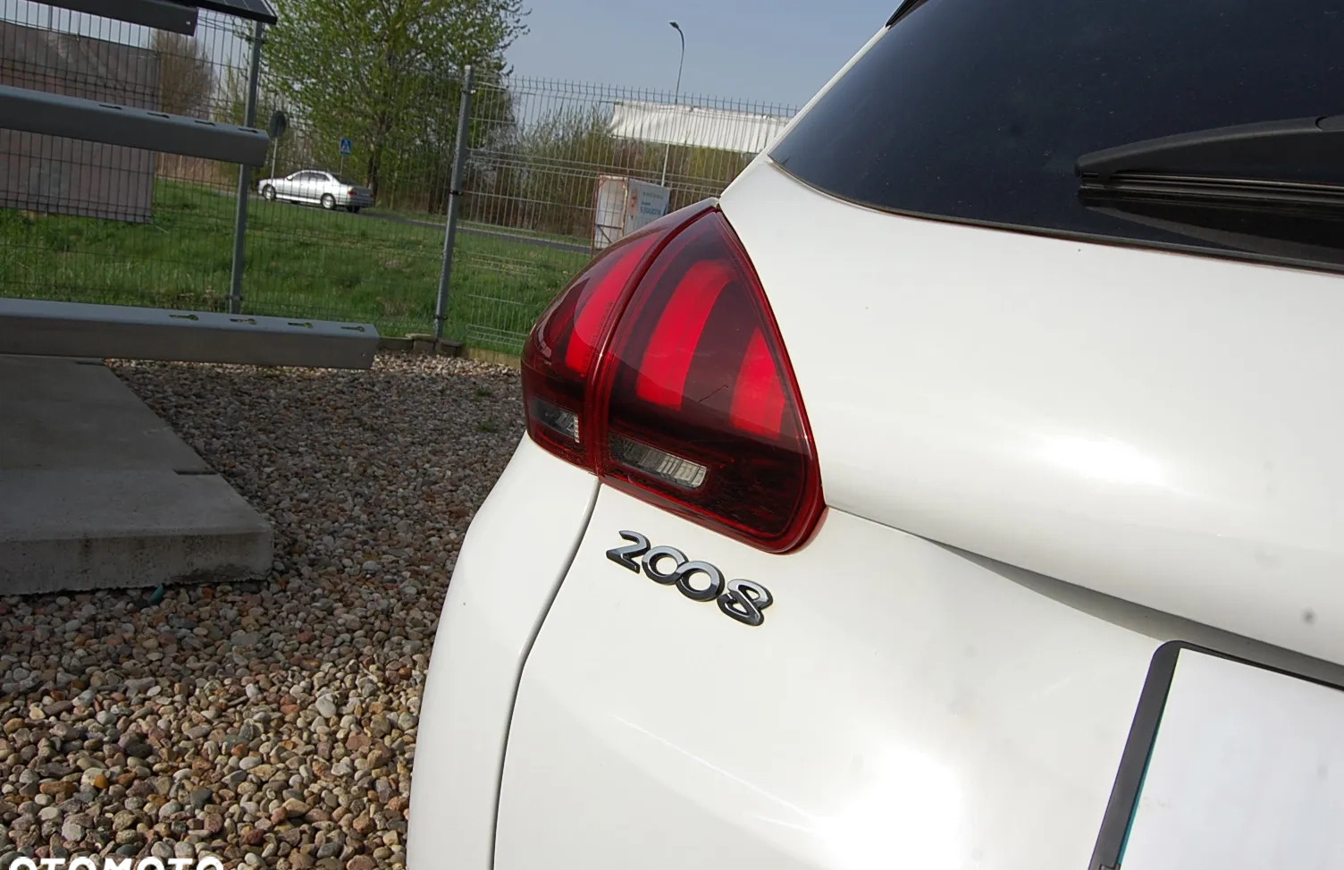 Peugeot 2008 cena 43900 przebieg: 137000, rok produkcji 2019 z Cieszyn małe 352